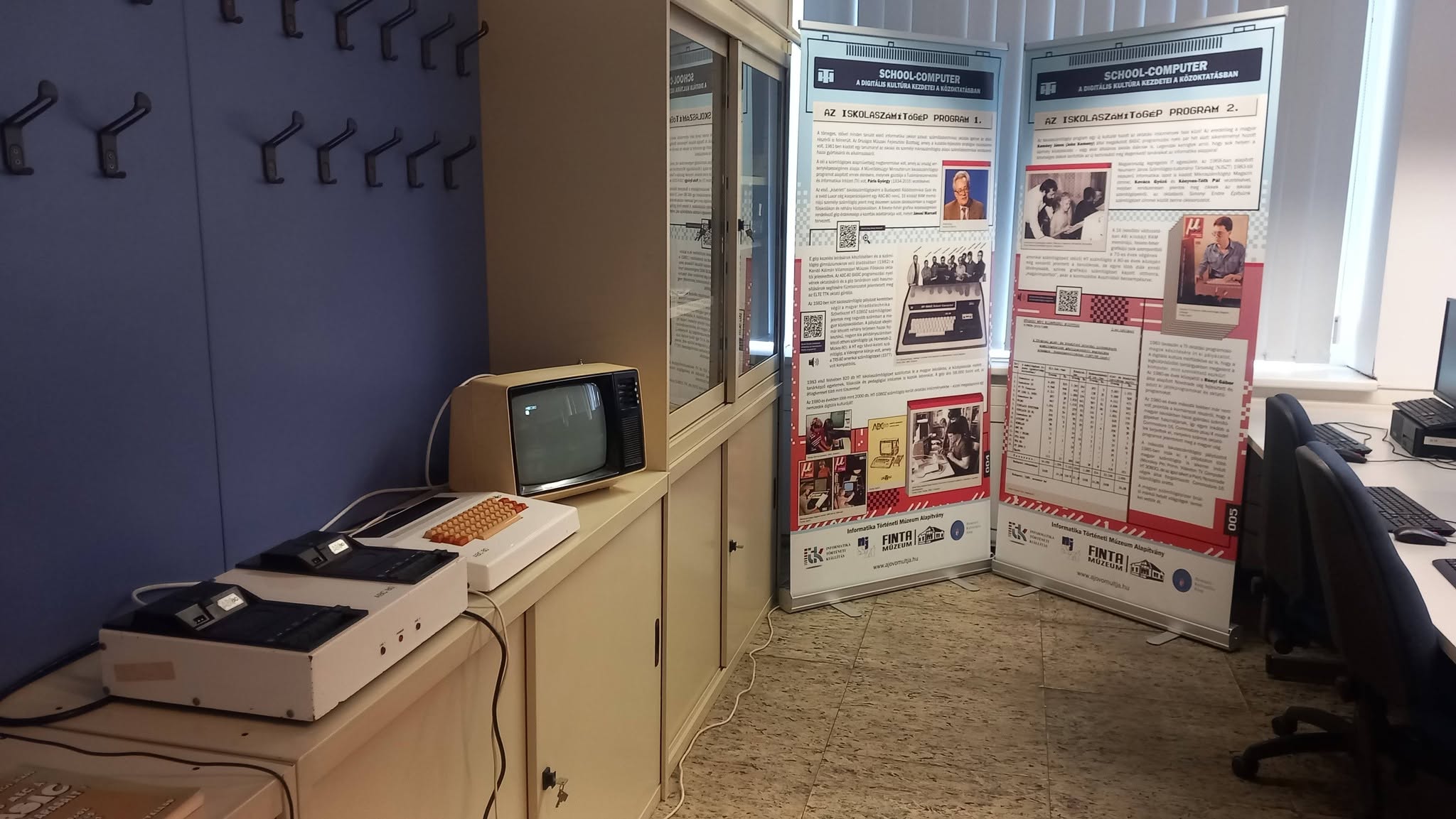 Iskolai számítógép program kiállítás a Zsakó László laborban
